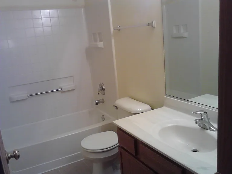 917 Four Seasons Blvd #917 — Photo 9