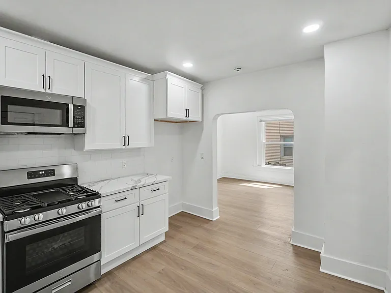 977 W Wayne St — Photo 9