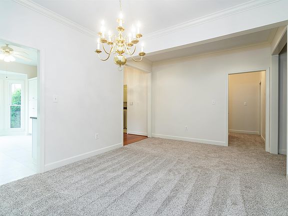 5th image of 328 Willow Crest Ln