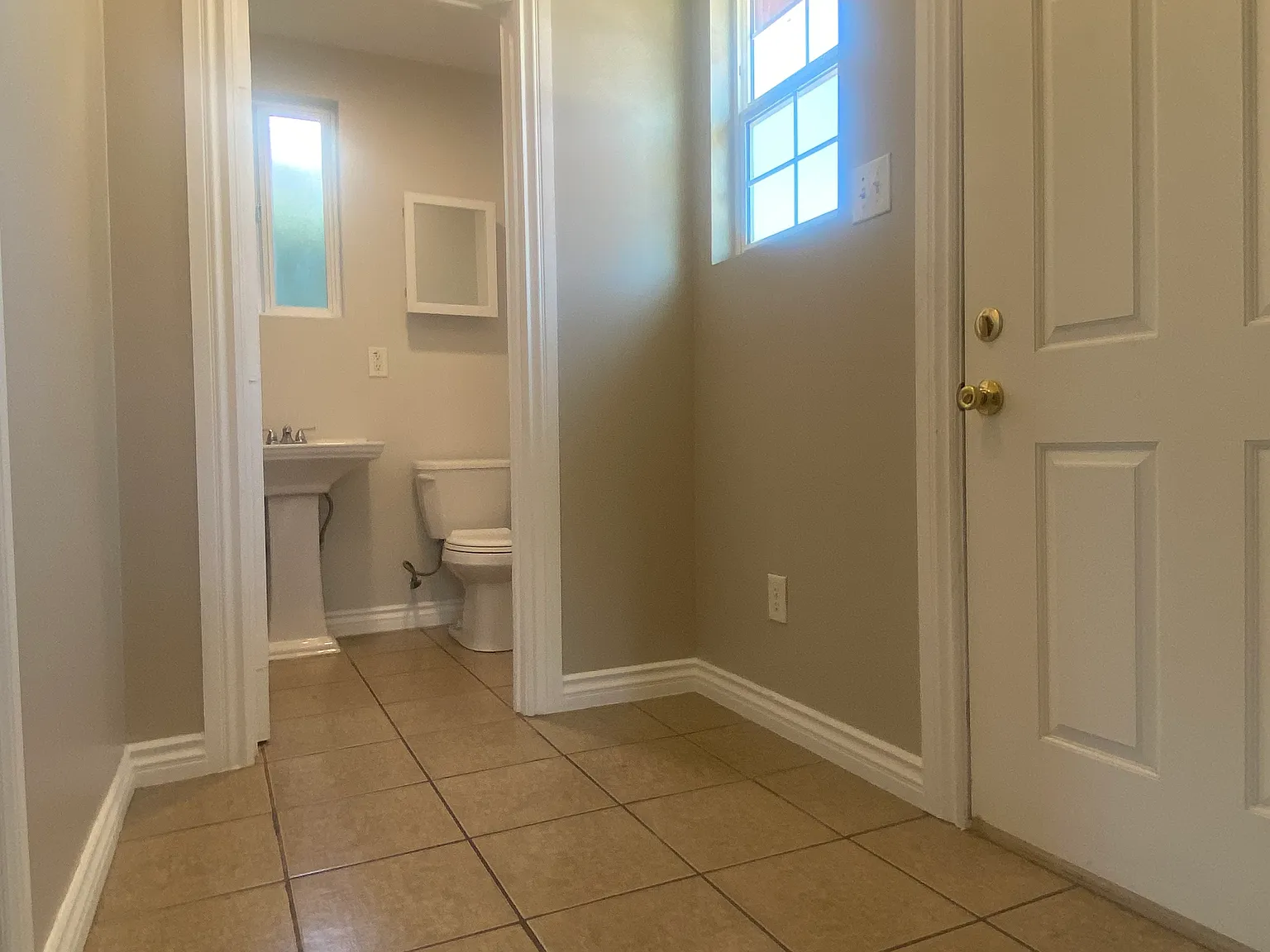 2 bed, 650 sqft, $2,100 — Photo 3
