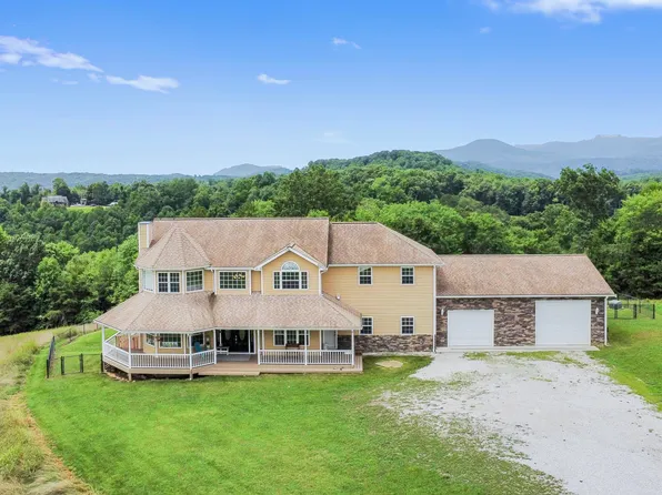 2756 Pinecrest Rd, Jacksboro, TN 37757