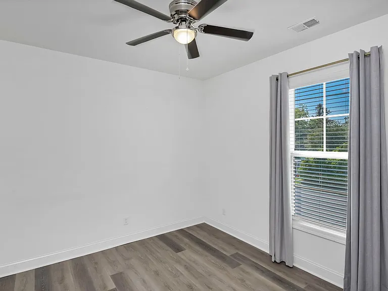 2035 Rosewood Dr — Photo 28