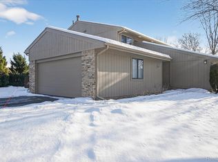 4364 S Meadow Dr, Waterford, MI 48329