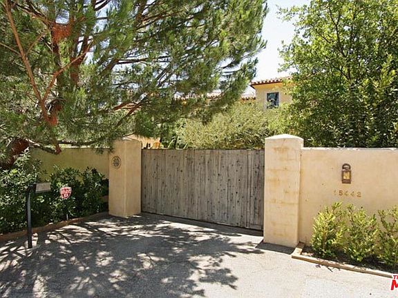 2nd image of 15442 Mulholland Dr
