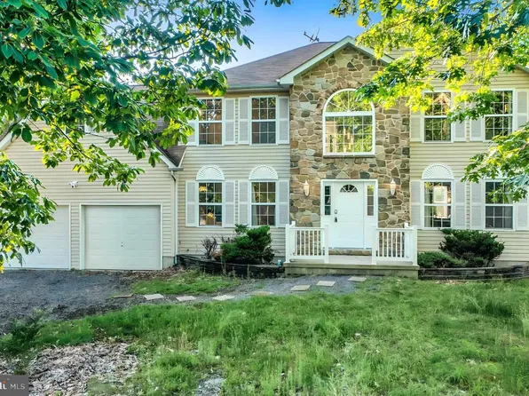 3334 Stonehenge Dr, East Stroudsburg, PA 18301