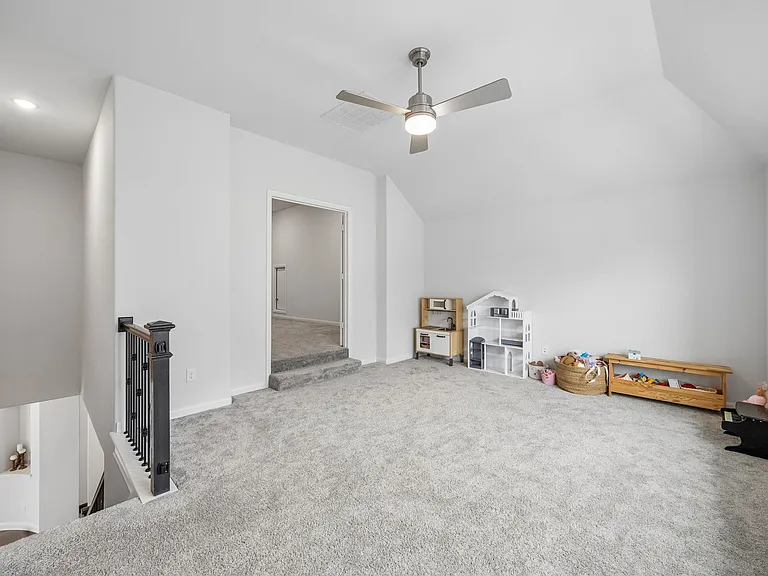 439 Montrose Dr — Photo 29