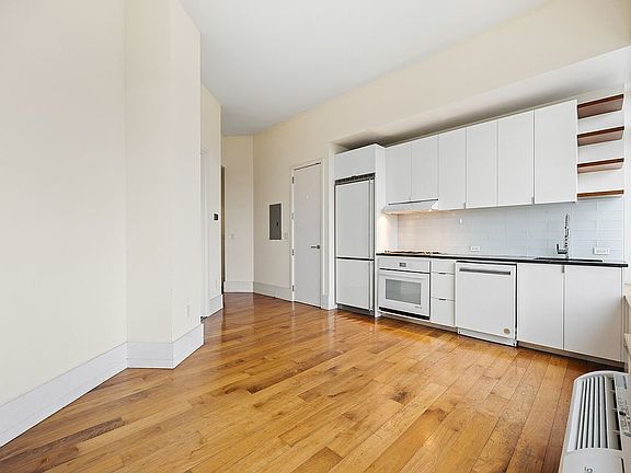 3rd image of 1017 Jackson Ave