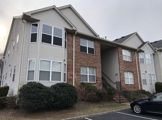 8 Gracie Rd, East Hanover, NJ 07936