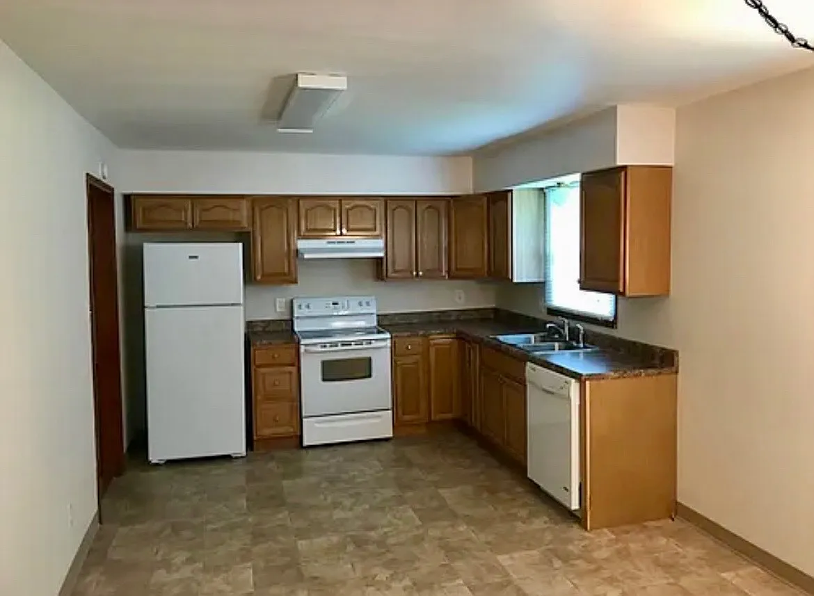 3 bed, 1.5 bath, 1281 sqft, $1,800 — Photo 4