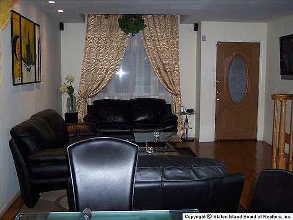 3rd image of 749 Patterson Ave