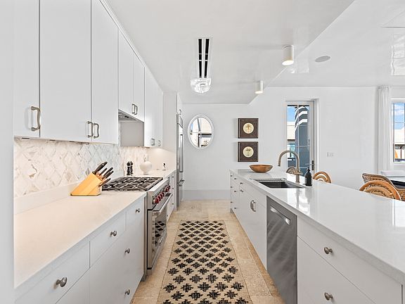 5th image of 27 Admiralty Row #201