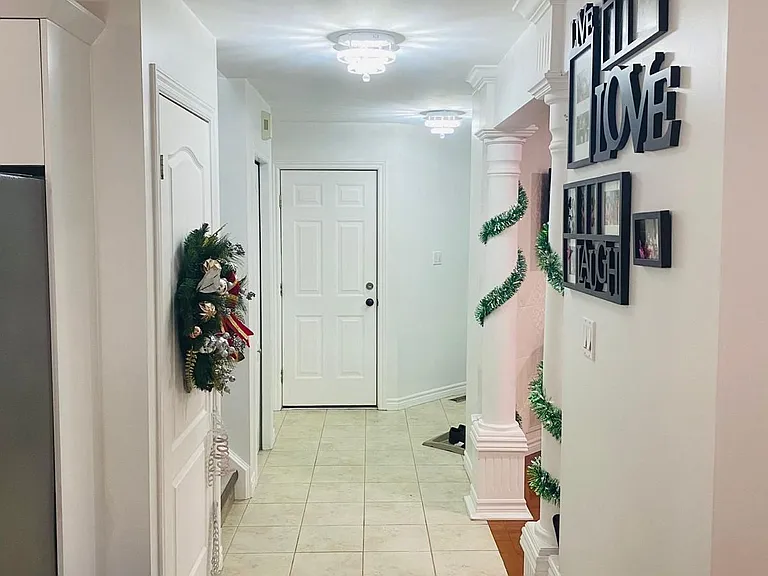 1751 Coronation Dr — Photo 2