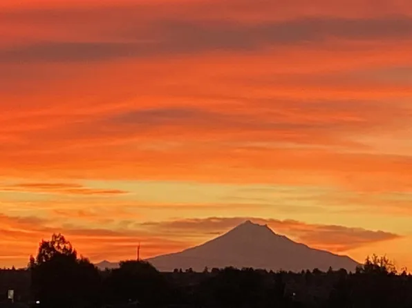 928 SE Strawberry Ln, Madras, OR 97741