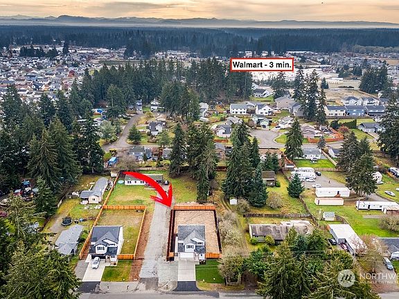 4th image of 1012 196th Street E