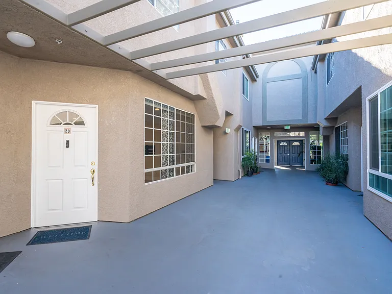 18347 Saticoy St #28 — Photo 22