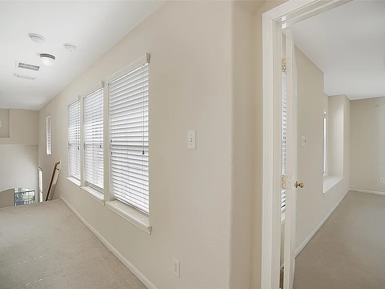 111 Zephyr Bend Pl — Photo 18