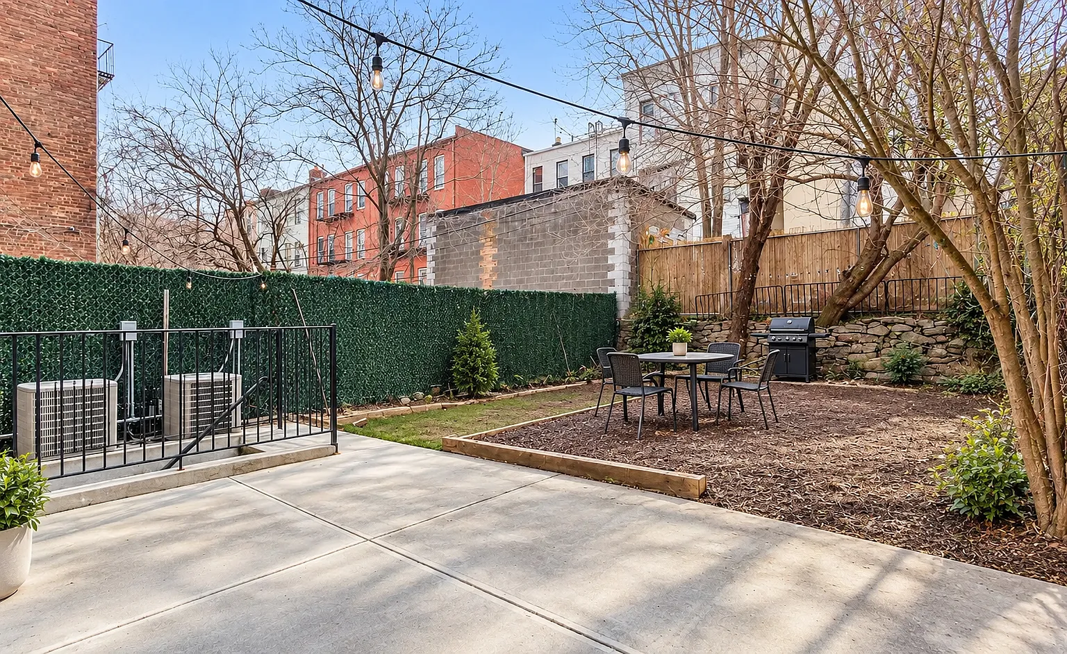 252 Melrose Street — Photo 2