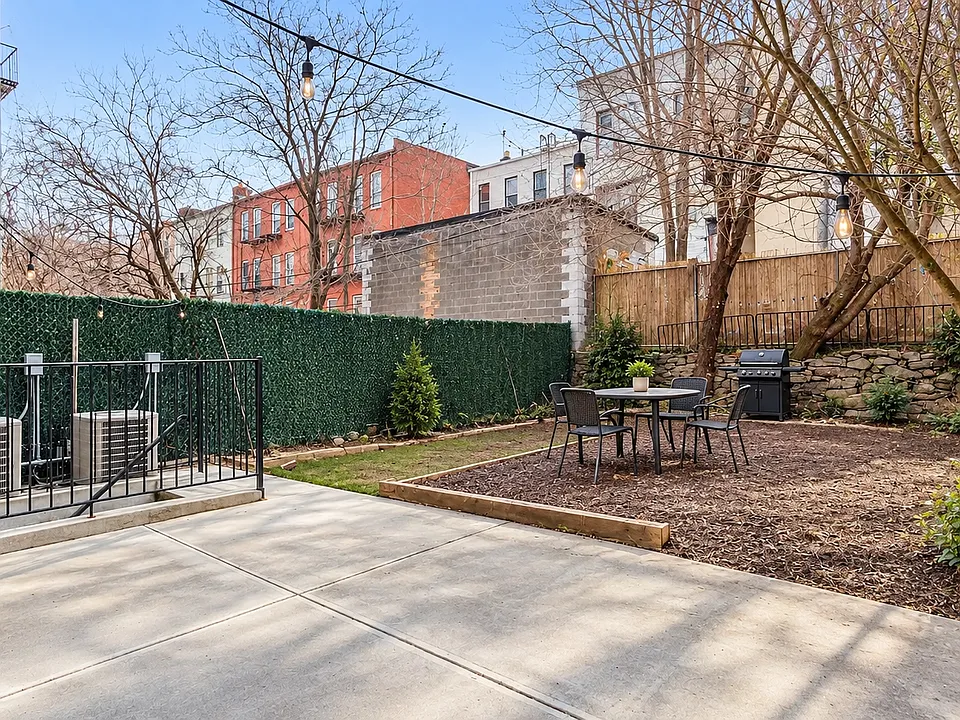 252 Melrose St #1L