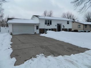 1413 Indian Hill Rd, Worthington, MN 56187