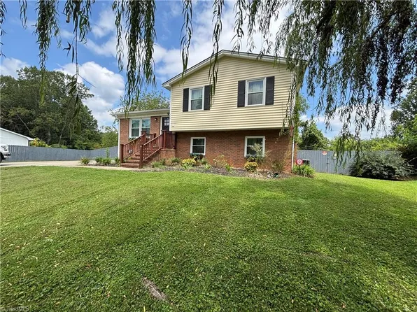 614 White Pines Country Club Rd, Mount Airy, NC 27030