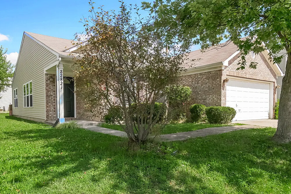 3 bed, 2.0 bath, 1489 sqft, $1,810 — Photo 3
