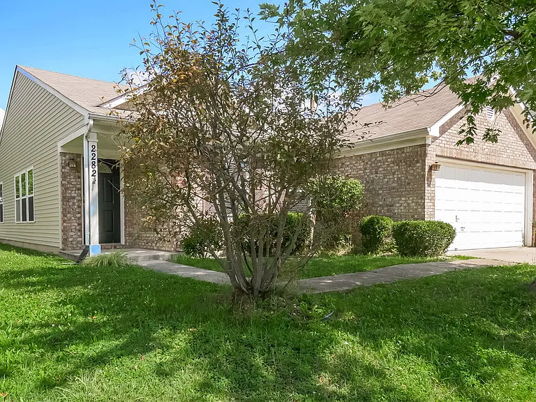 2282 Shadowbrook Dr — Photo 3