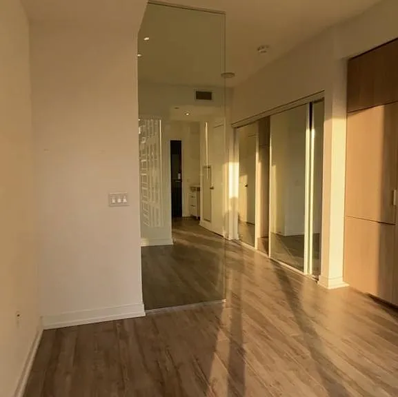 75 Shuter St #2015 — Photo 9