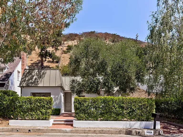 1448 N Beverly Dr — Photo 2