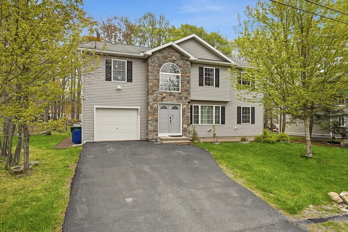 4 bed, 2198 sqft, $3,500 — Photo 1