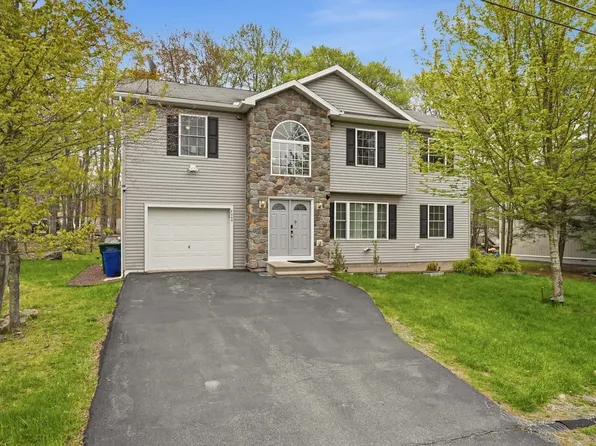 6000 Boardwalk Dr, Tobyhanna, PA 18466