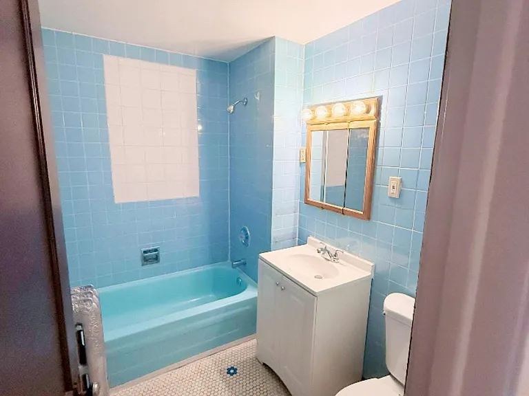 2 Apartment — Photo 6