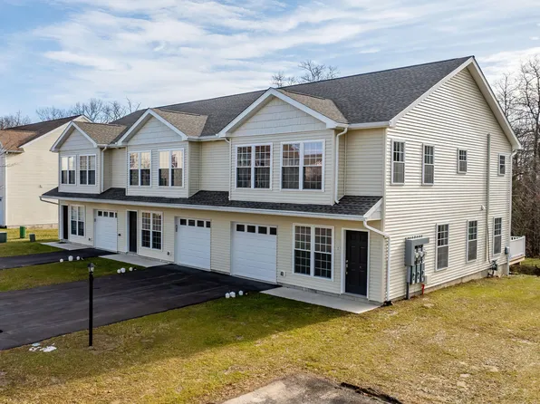 13 Nicole Ln, Hazleton, PA 18202