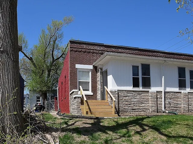 2 bed, 735 sqft, $1,200 — Photo 2