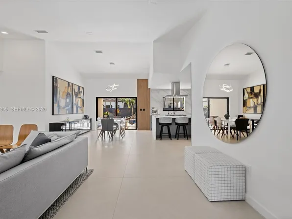 7910 NW 169th Ter, Miami Lakes, FL 33016