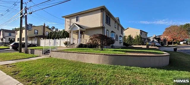 2 Roth St — Photo 4