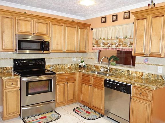 5th image of 6014 Mornay Dr