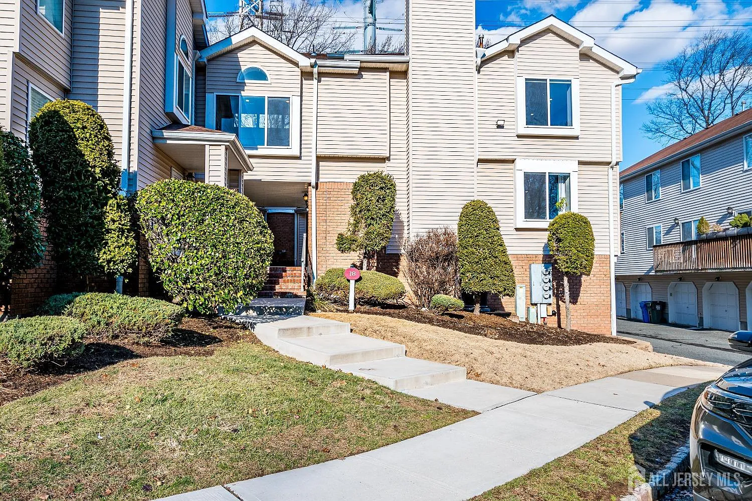 1807 Madaline Dr photo 1