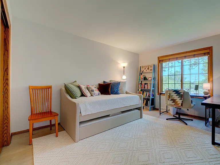 S79W17090 Pamela Ct — Photo 4