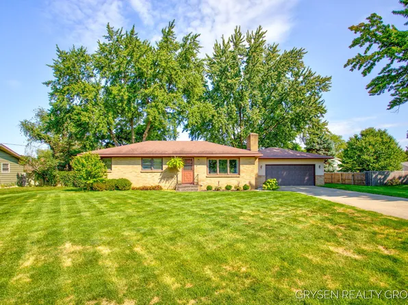 2127 Mulberry Ln, Jenison, MI 49428