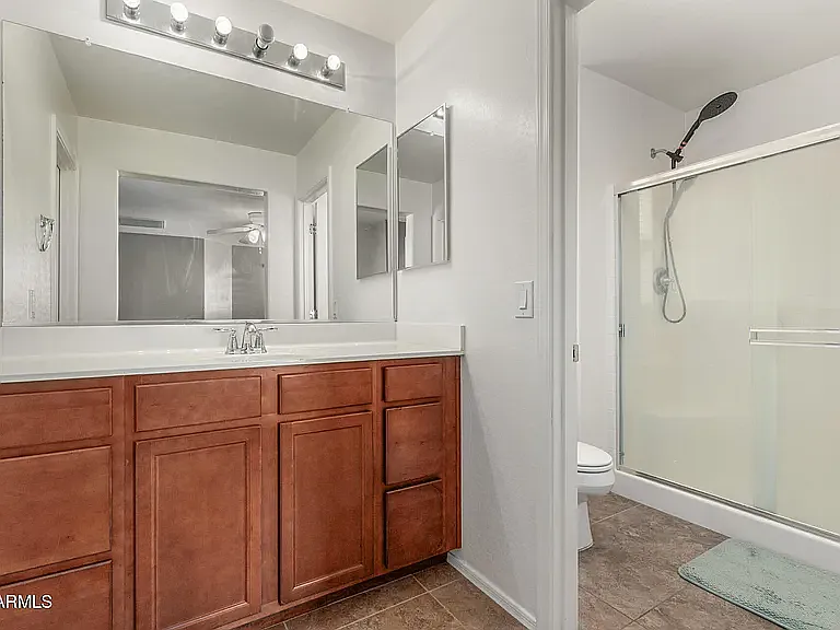 2 bed, 2.5 bath, 1460 sqft, $2,000 — Photo 3