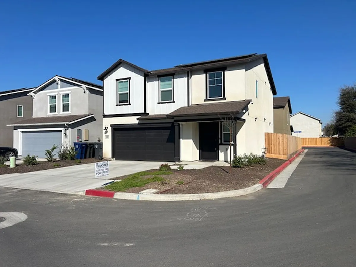Building Photo - 1902 W Meadow Dr