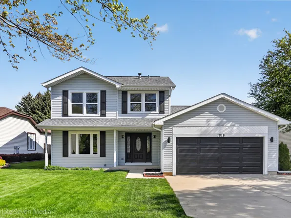 1818 Hawk Ln, Elk Grove Village, IL 60007