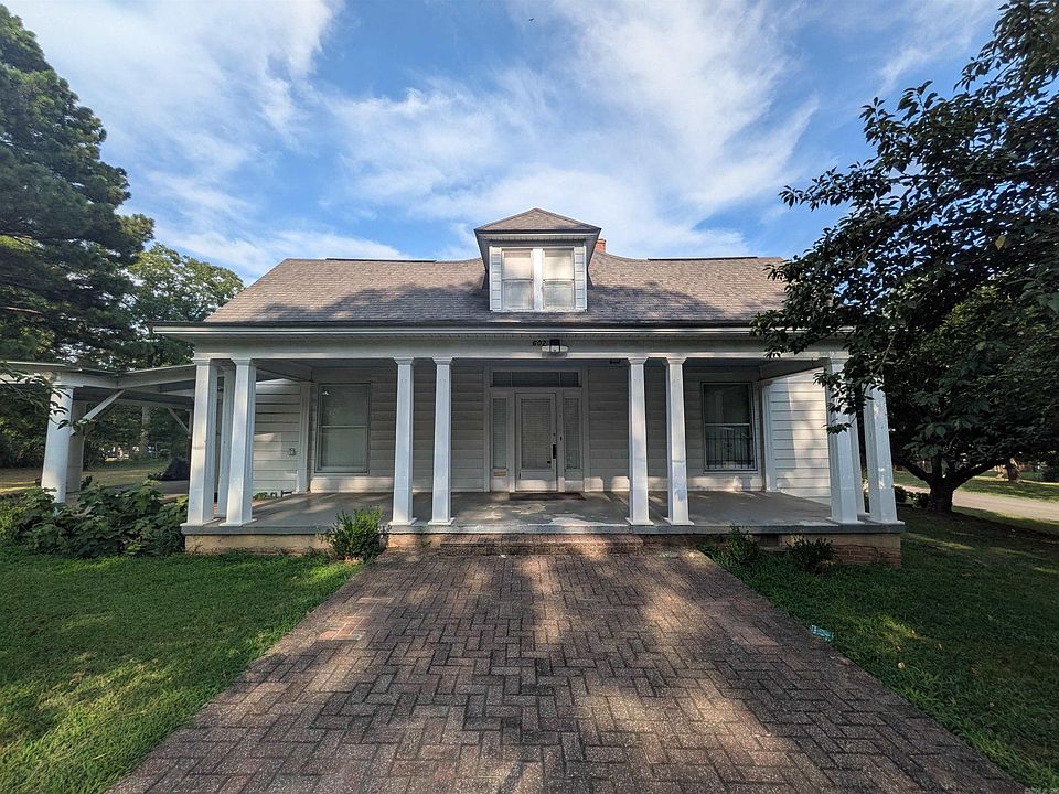 1st image of 602 Avenue 2 NE