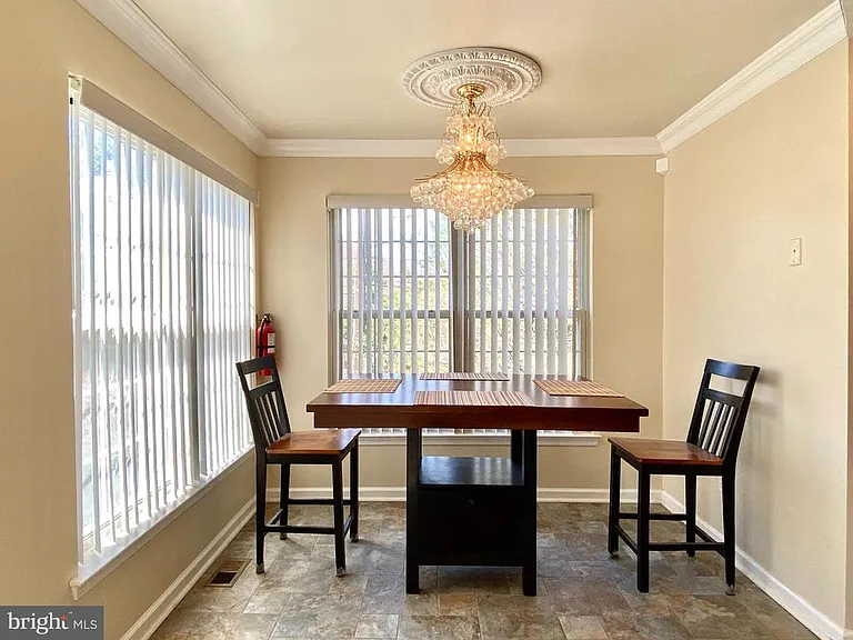 240 William Livingston Ct — Photo 16