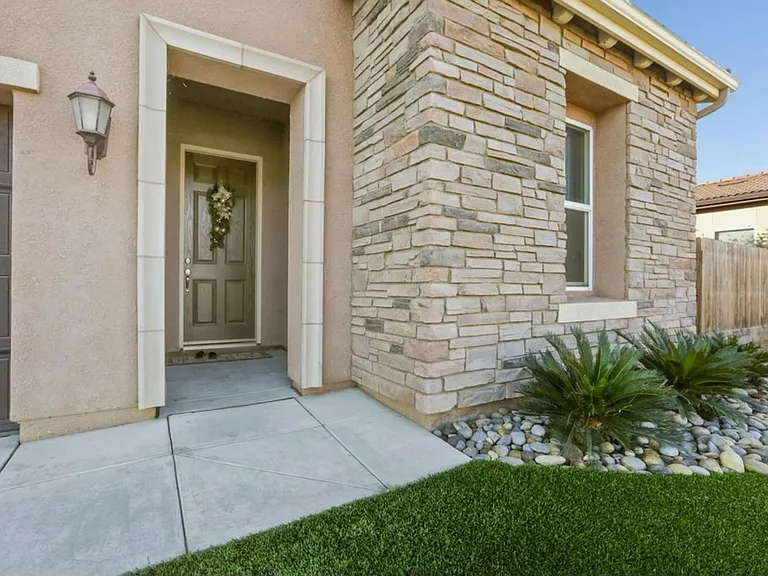 2525 W Connelly Ave — Photo 2