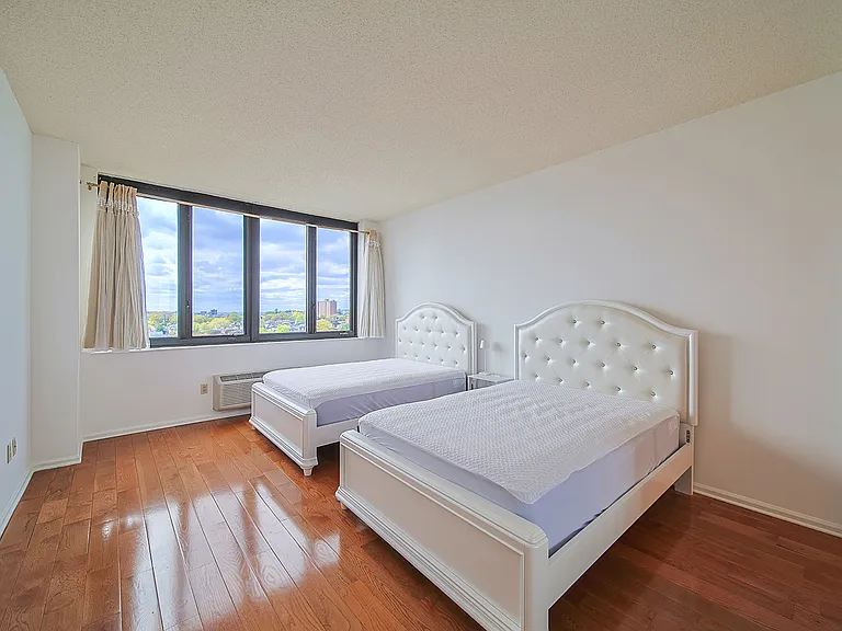 100 Carlyle Dr #16ES — Photo 13