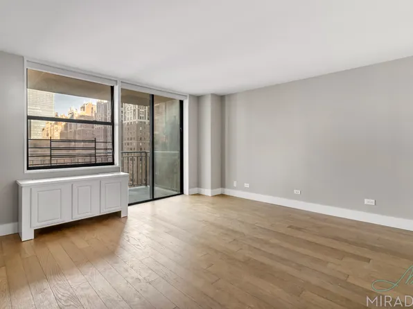 330 East 39th Street image 4 of 18