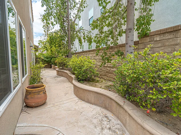 26149 W Shadow Rock Ln — Photo 40