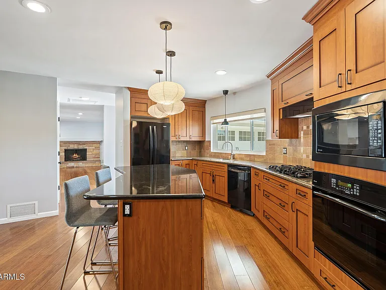 2054 E Rancho Dr — Photo 17