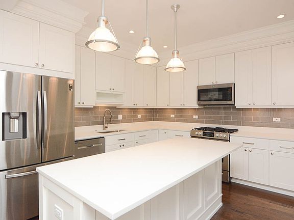 2nd image of 3453 N Hoyne Ave #3